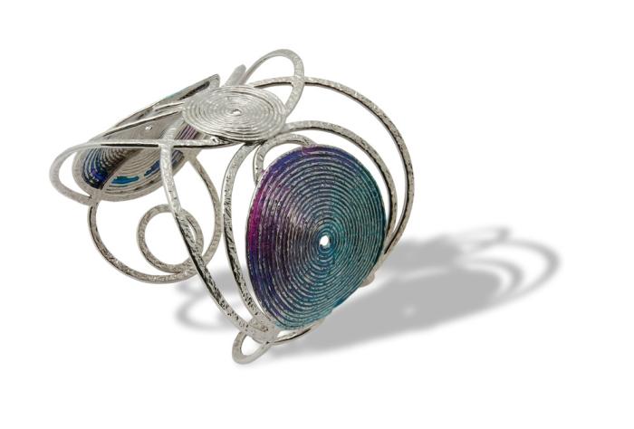 Bracciale argentato smaltato azzurro-rosa